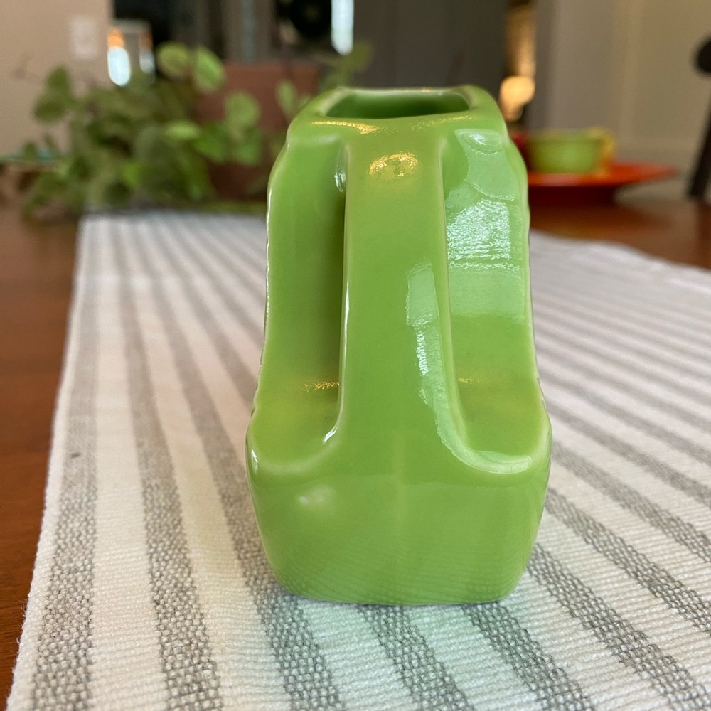 Fiestaware CHARTREUSE Mini Disc Pitcher - Picture 2 of 6